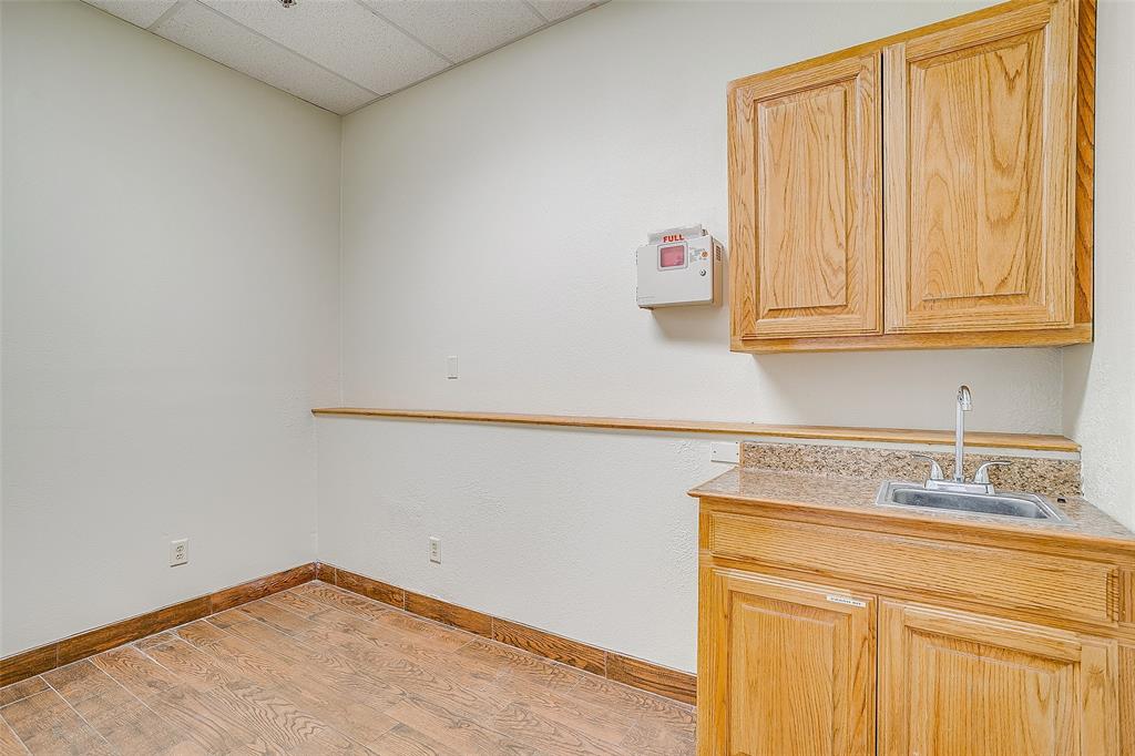 ALSBURY VILLAGE BLOCK - Commercial Lease