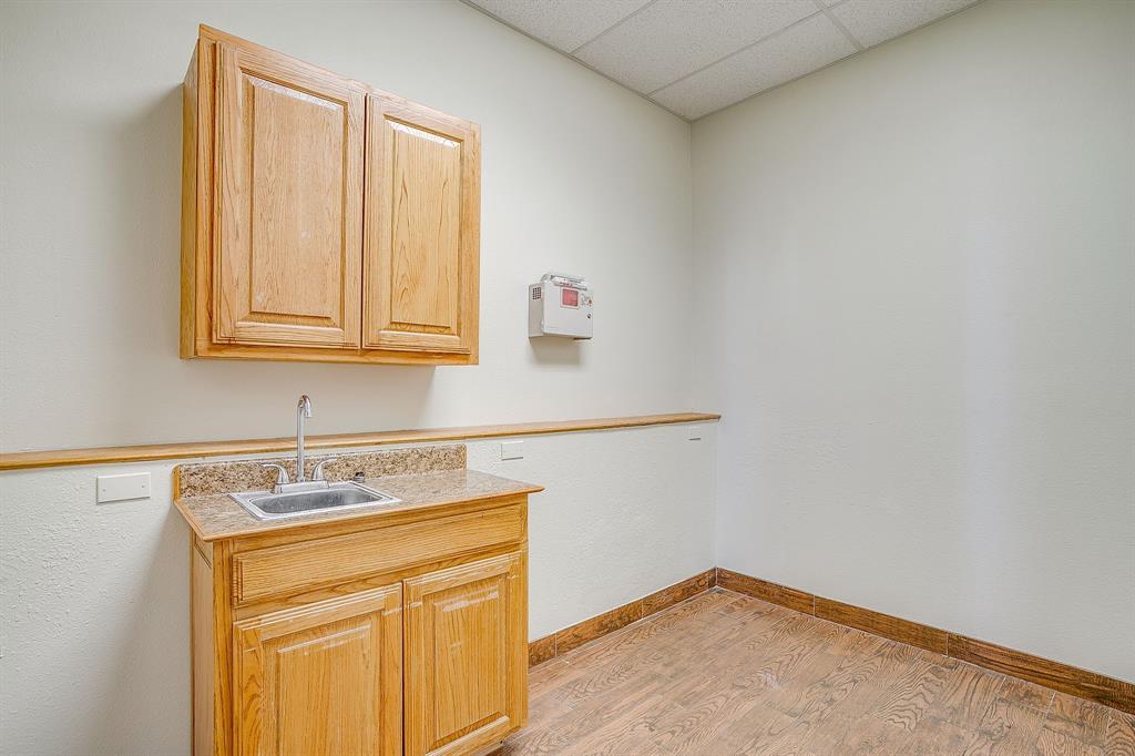 ALSBURY VILLAGE BLOCK - Commercial Lease