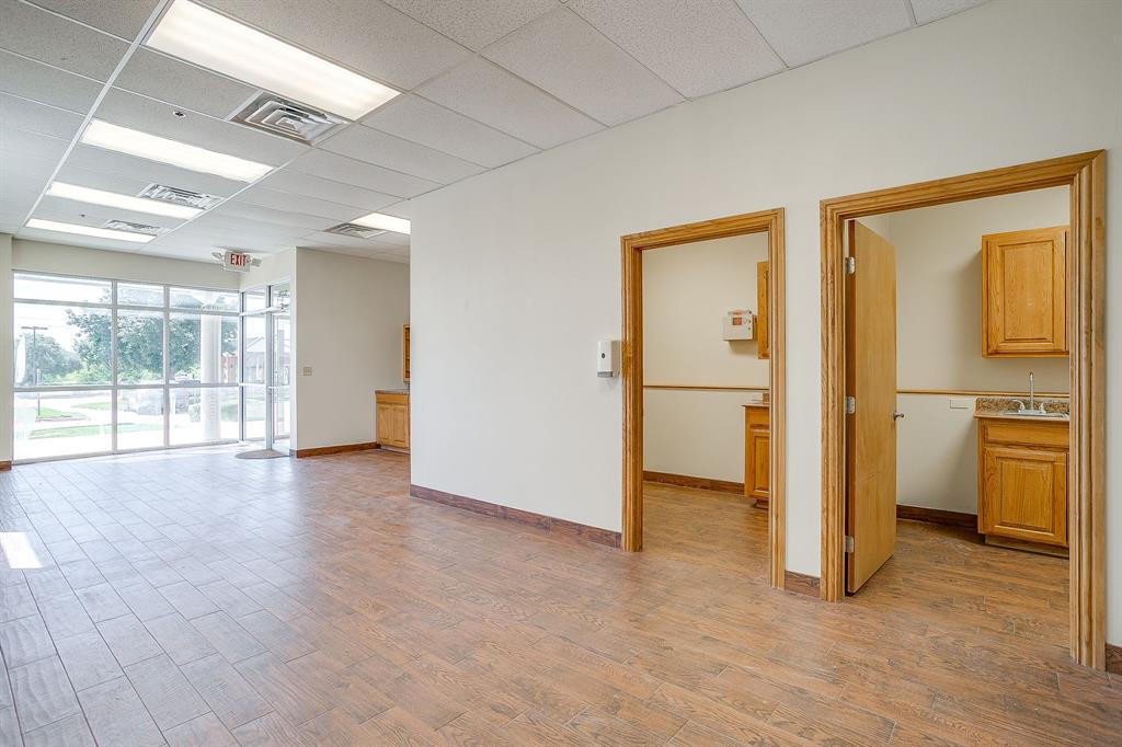 ALSBURY VILLAGE BLOCK - Commercial Lease