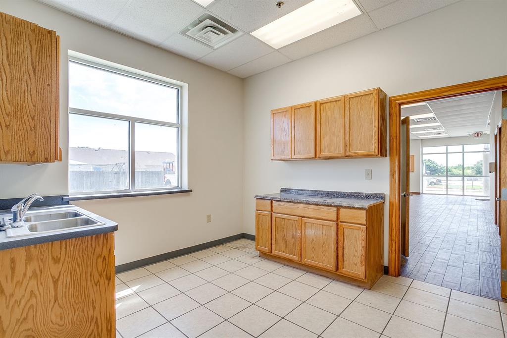 ALSBURY VILLAGE BLOCK - Commercial Lease