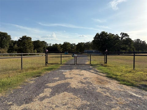 Photo of 134 Private Road 5762, Groesbeck, TX 76642 (MLS # 21368471)