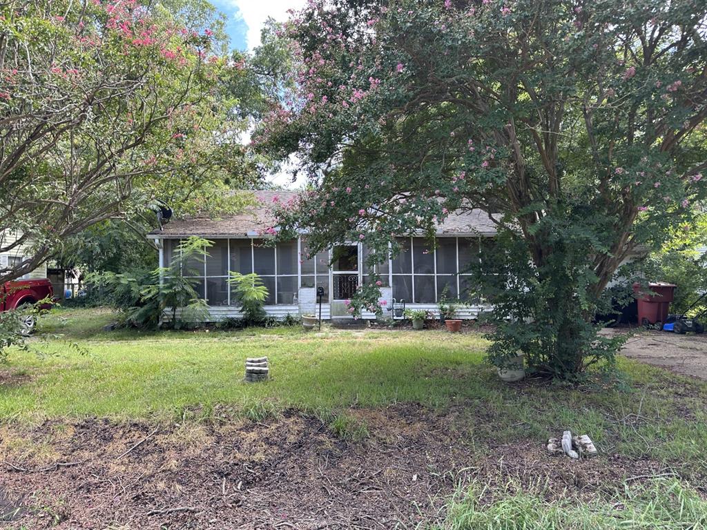 821 W 9th Street