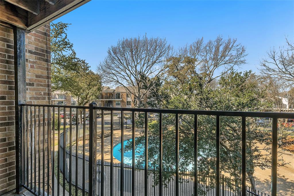 Oakhollow Condo - Residential