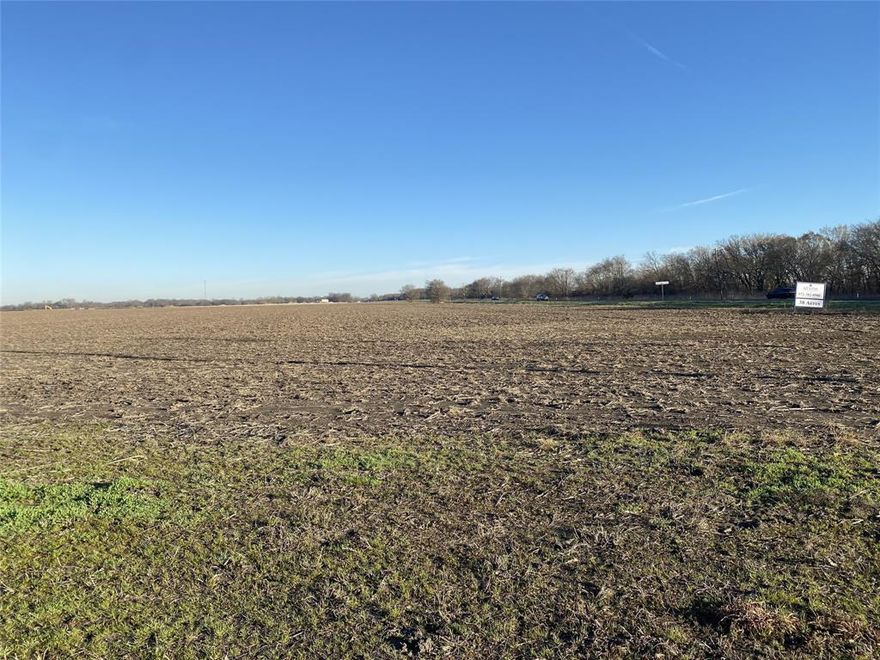 Excellent commercial corner in fast growing Van Alstyne.  Property is zoned C-1 for commercial and office uses. All utilities available. Great development tract.  Adjoins new Rolling Ridge subdivision.