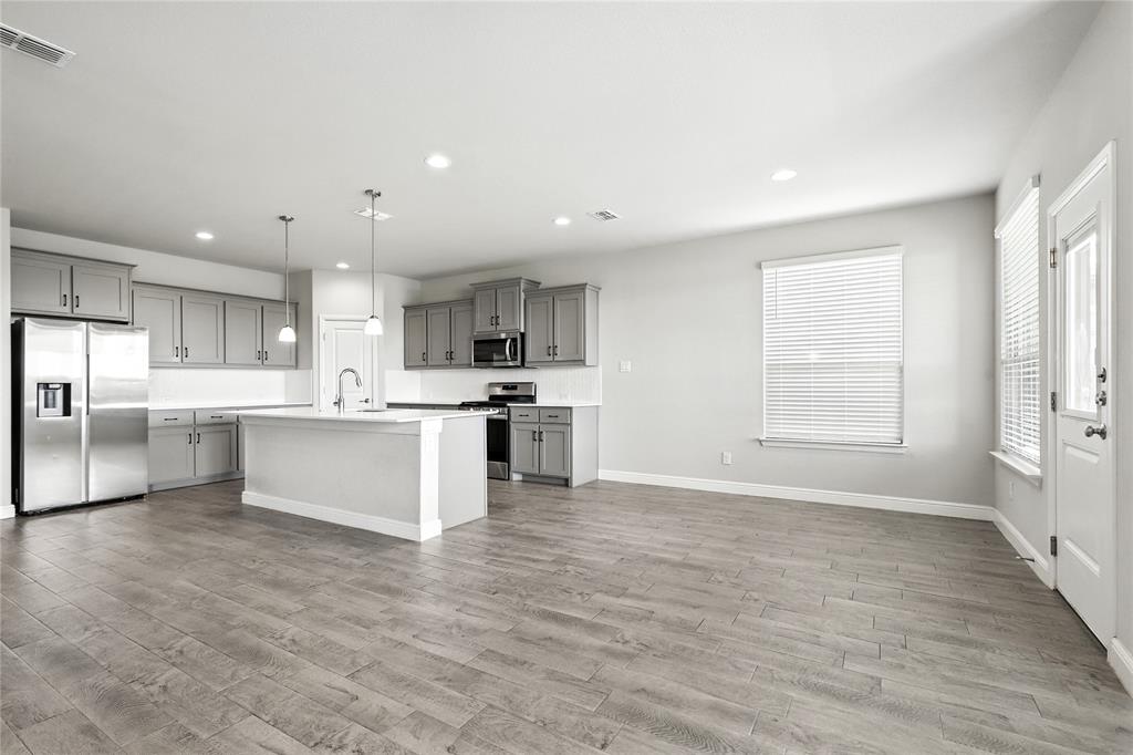 Fort Worth, Texas 76052, United States, 4 Bedrooms Bedrooms, ,2 BathroomsBathrooms,Residential,Active,160741