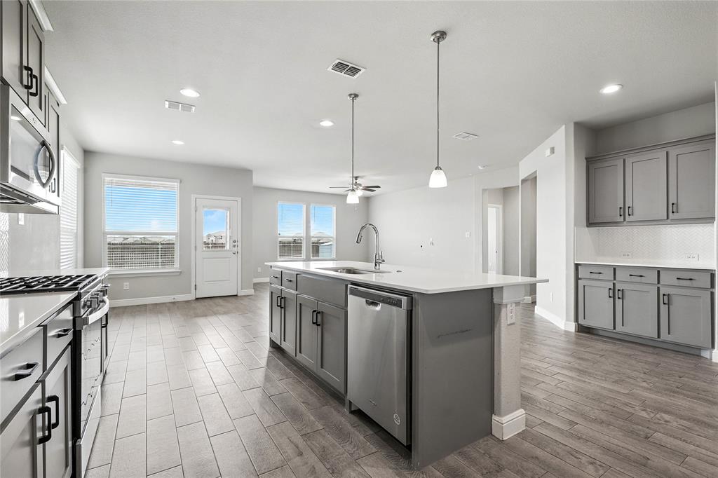 Fort Worth, Texas 76052, United States, 4 Bedrooms Bedrooms, ,2 BathroomsBathrooms,Residential,Active,160741