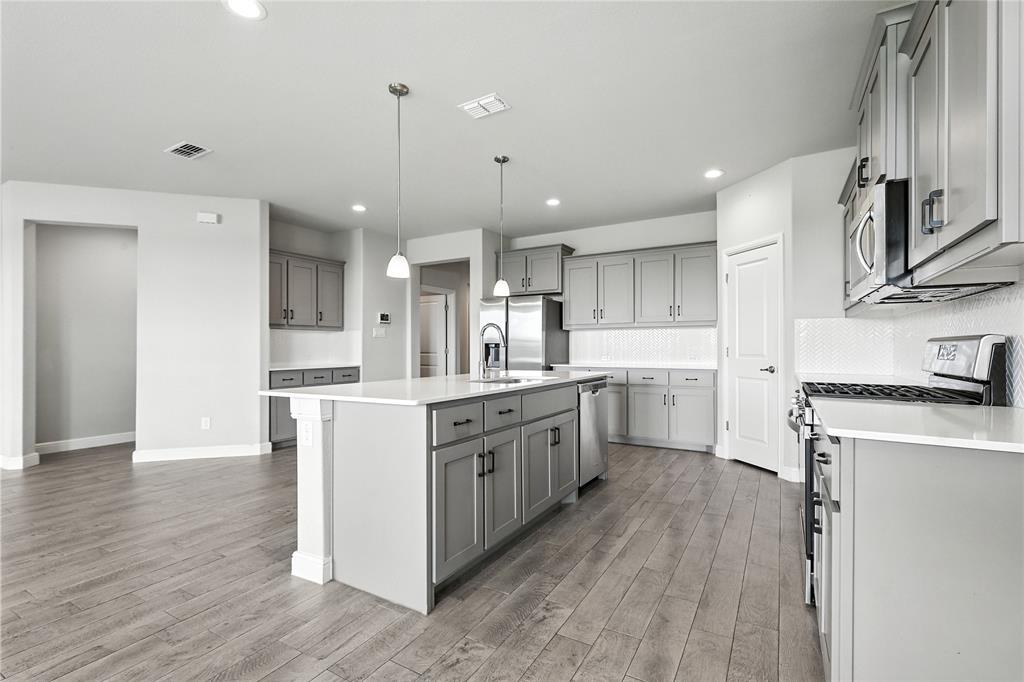 Fort Worth, Texas 76052, United States, 4 Bedrooms Bedrooms, ,2 BathroomsBathrooms,Residential,Active,160741