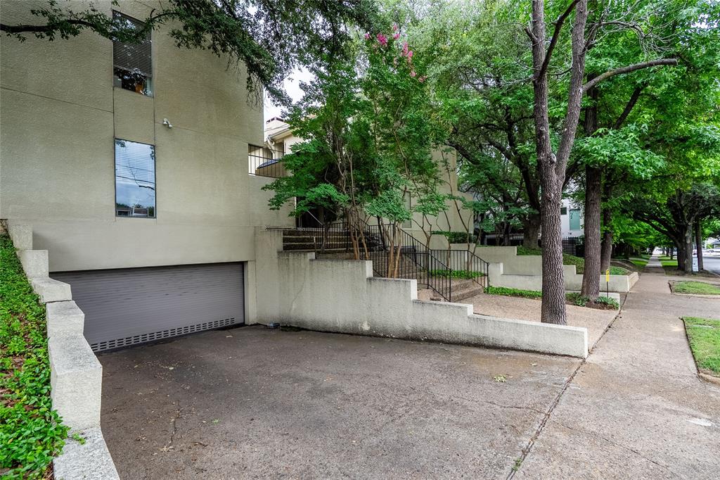 4242 Travis Street 111