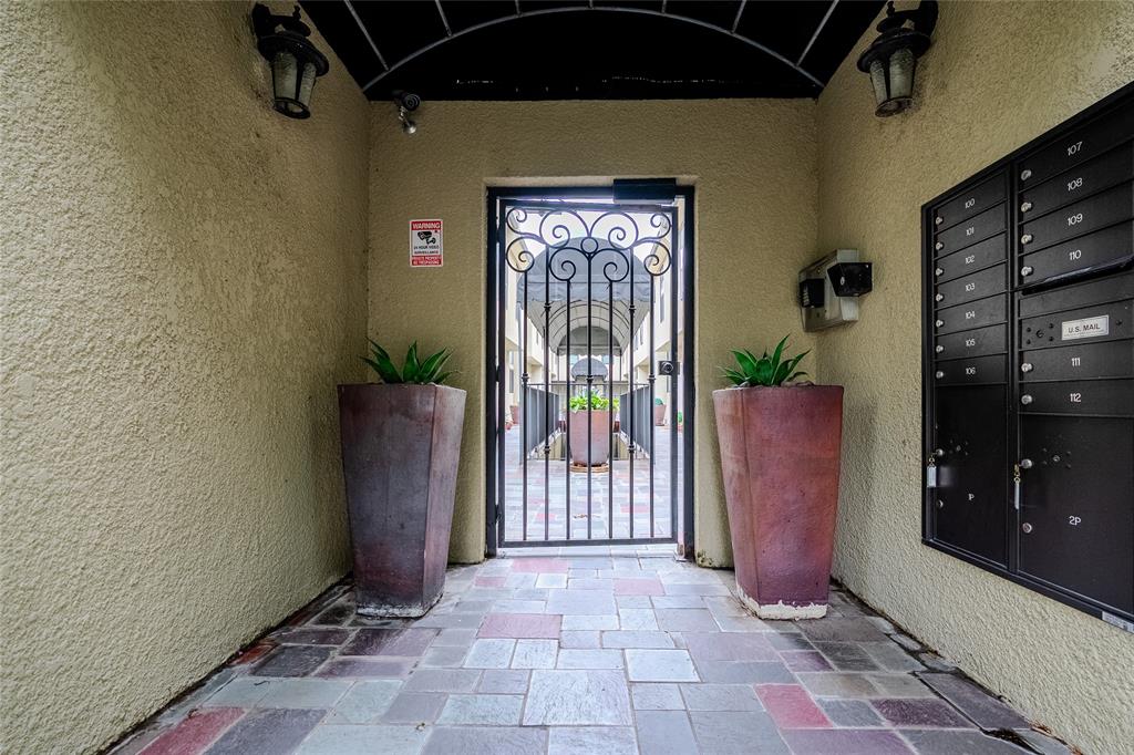 4242 Travis Street 111