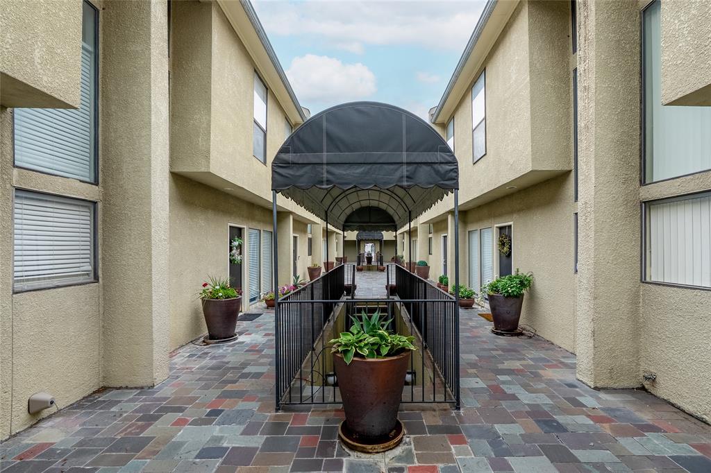 4242 Travis Street 111