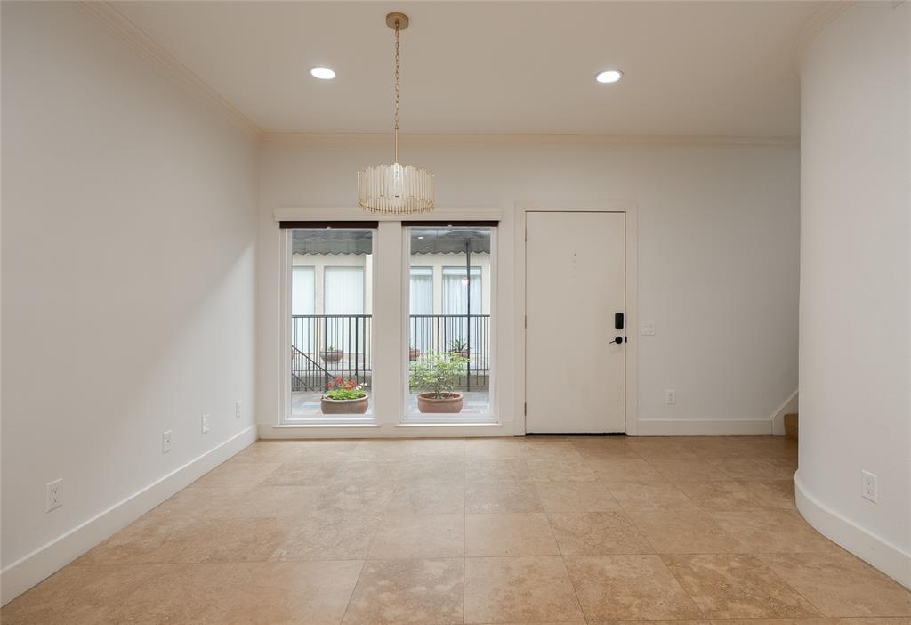 4242 Travis Street 111