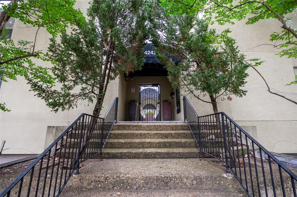 4242 Travis Street 111