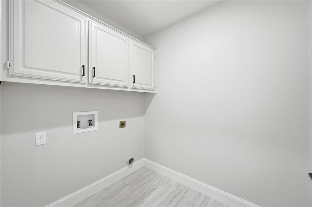 Irving, Texas 75038, United States, 3 Bedrooms Bedrooms, ,3 BathroomsBathrooms,Residential,Pending,245932