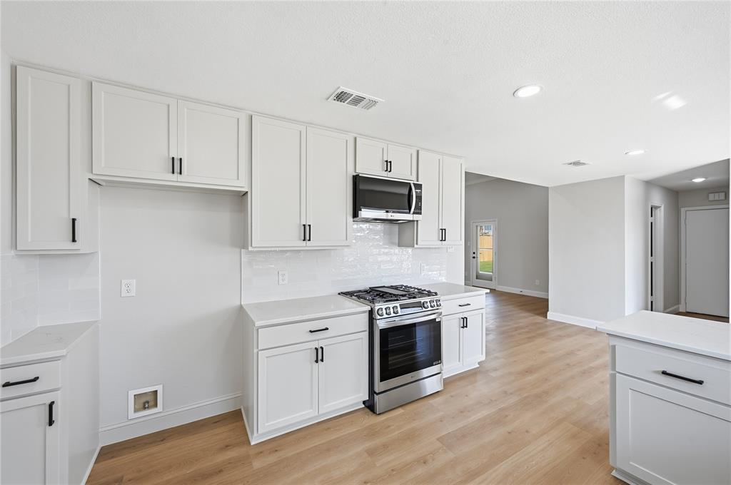 Irving, Texas 75038, United States, 3 Bedrooms Bedrooms, ,3 BathroomsBathrooms,Residential,Pending,245932