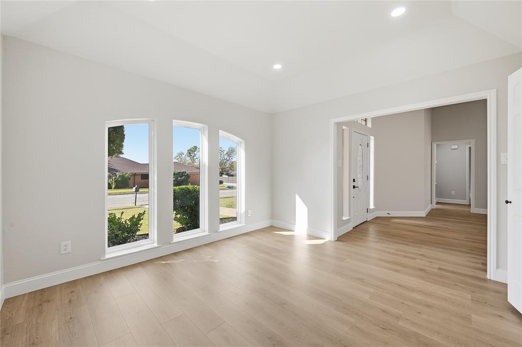 Irving, Texas 75038, United States, 3 Bedrooms Bedrooms, ,3 BathroomsBathrooms,Residential,Pending,245932