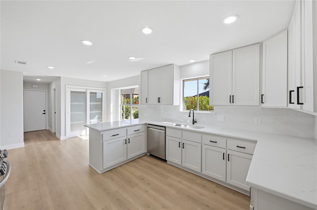 Irving, Texas 75038, United States, 3 Bedrooms Bedrooms, ,3 BathroomsBathrooms,Residential,Pending,245932