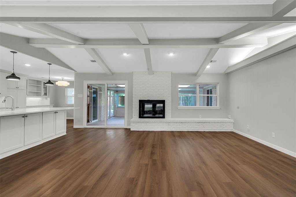 4625 Willow Lane