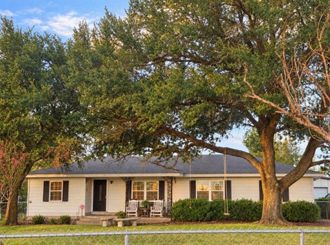 Photo of 1818 State Highway 171, Hubbard, TX 76648 (MLS # 21403363)