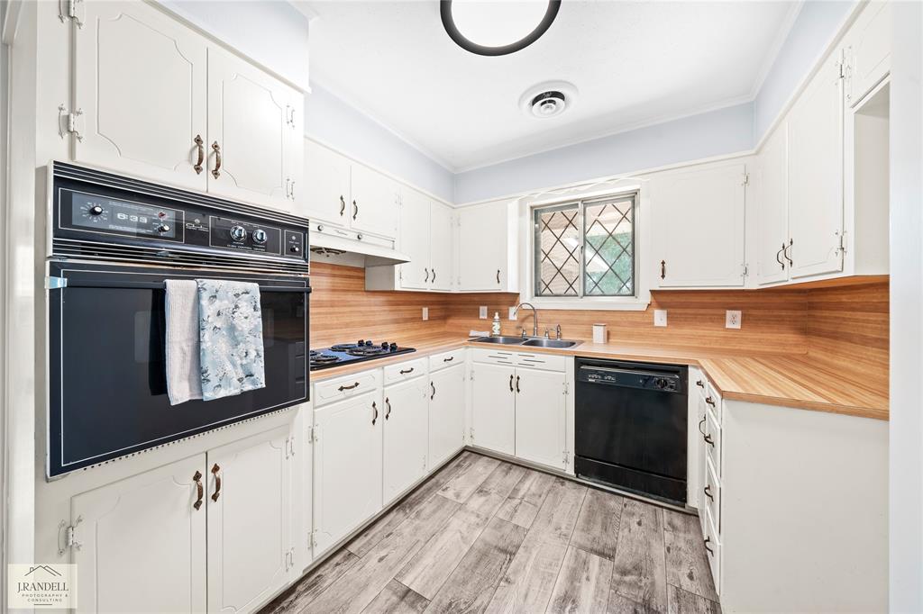 636 Pelican Place