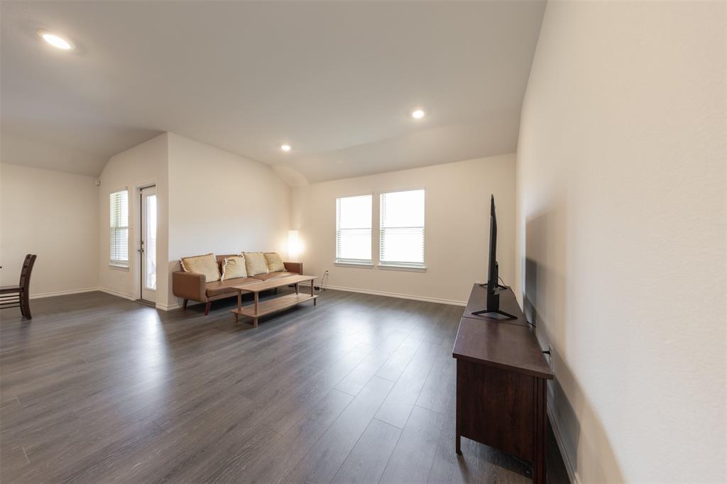 Chalk Hill, Ph 1 - Residential Lease