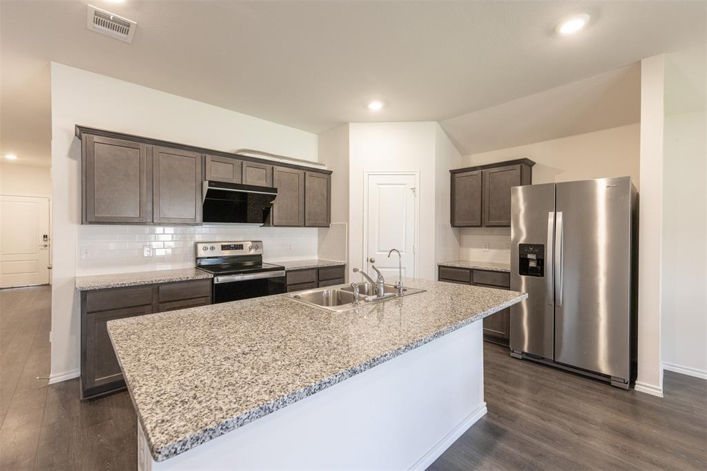 Chalk Hill, Ph 1 - Residential Lease