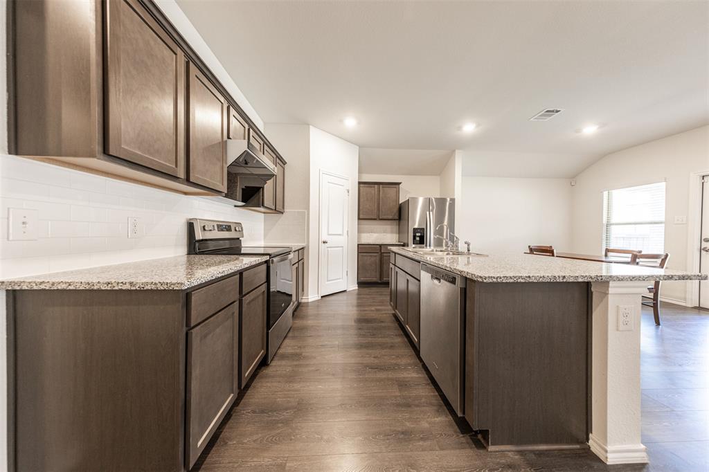 Chalk Hill, Ph 1 - Residential Lease