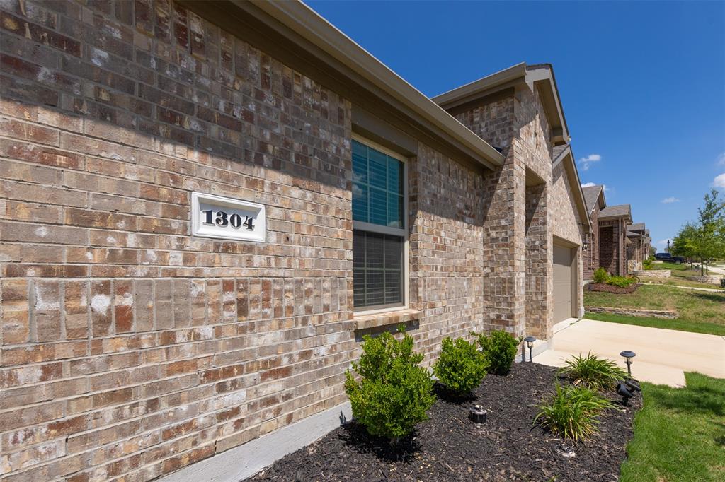 Chalk Hill, Ph 1 - Residential Lease