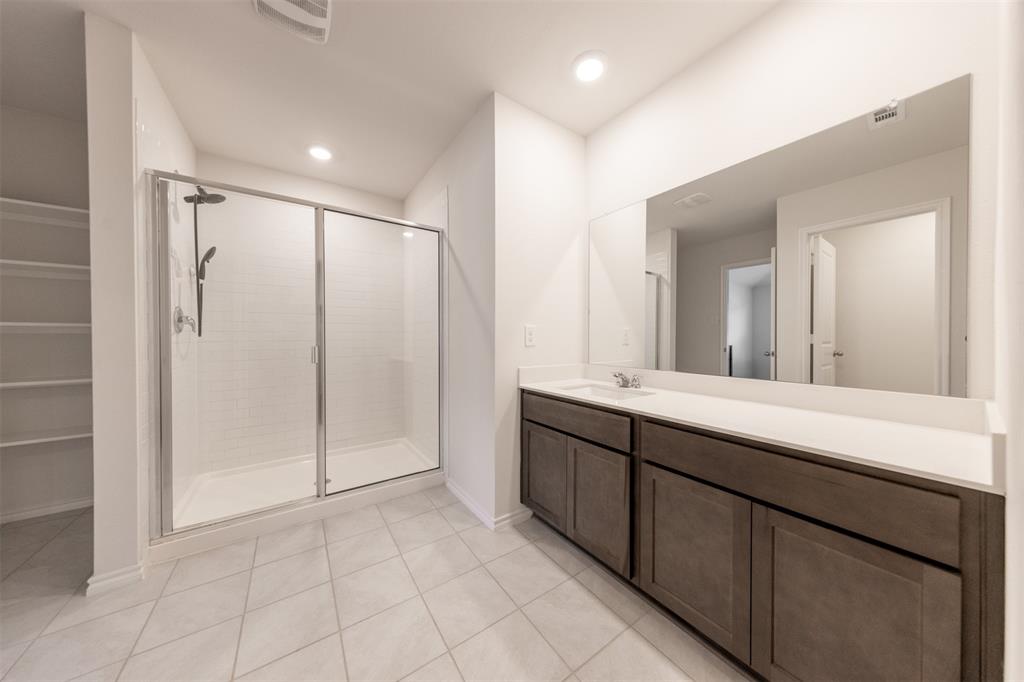 Chalk Hill, Ph 1 - Residential Lease