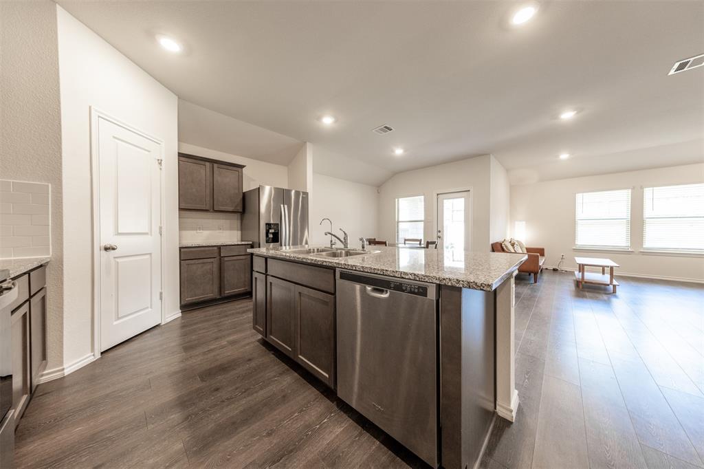 Chalk Hill, Ph 1 - Residential Lease