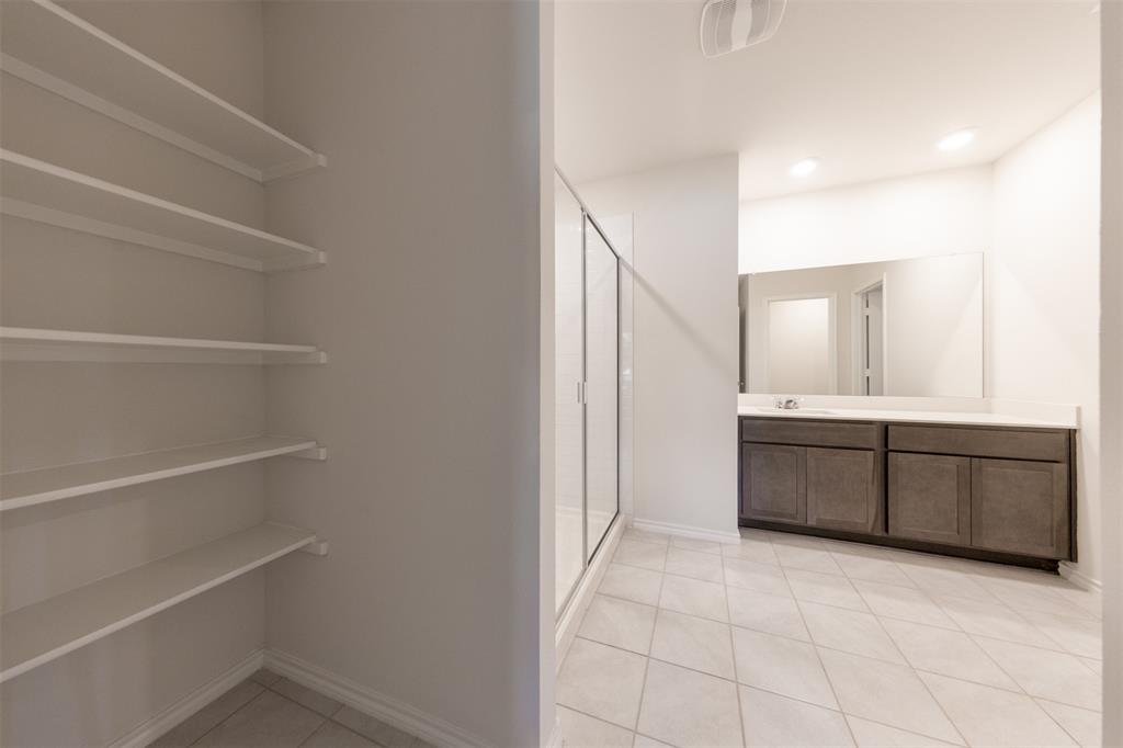 Chalk Hill, Ph 1 - Residential Lease