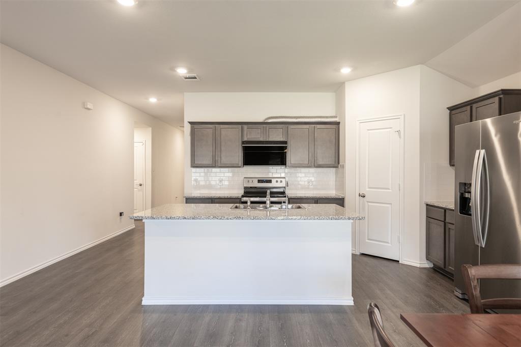 Chalk Hill, Ph 1 - Residential Lease