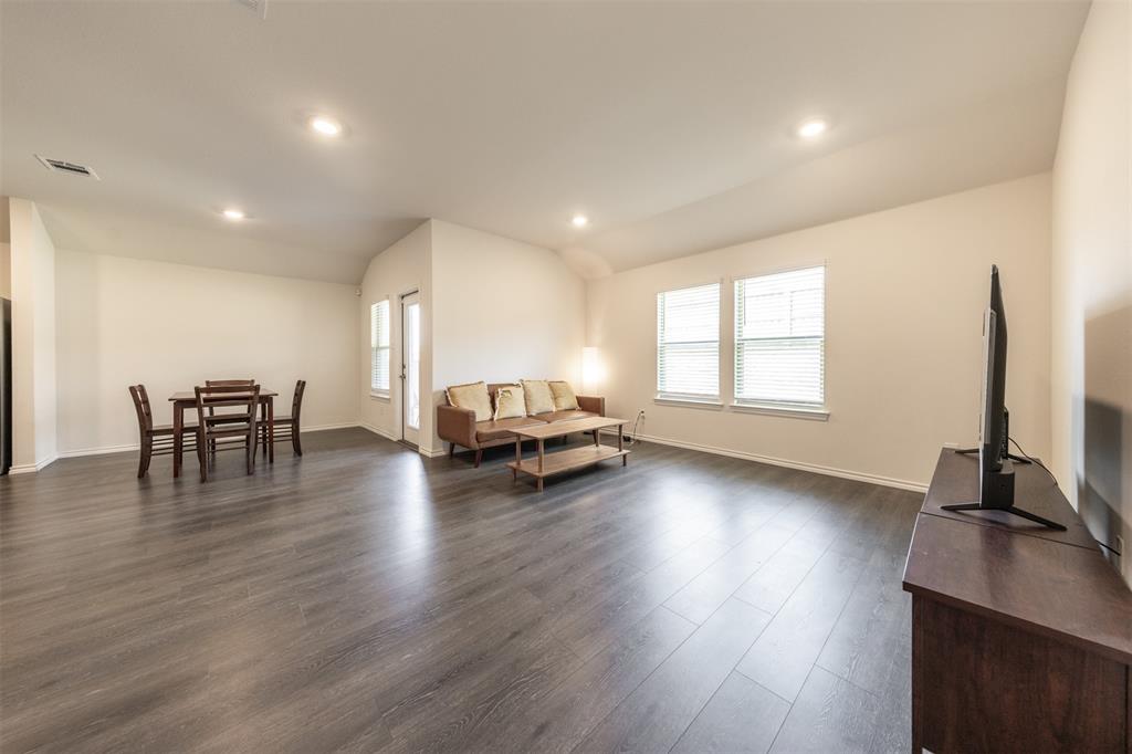 Chalk Hill, Ph 1 - Residential Lease