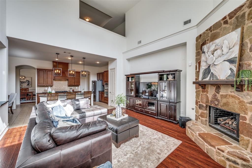 512 Castlewood Drive