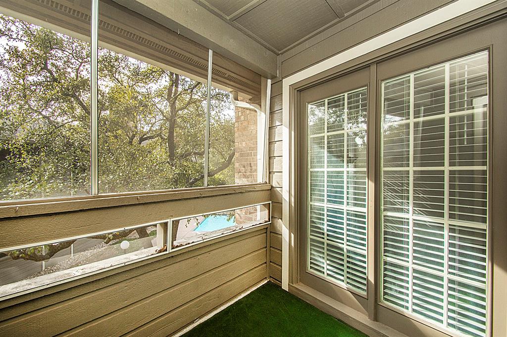 Chasewood Oaks Condo - Residential