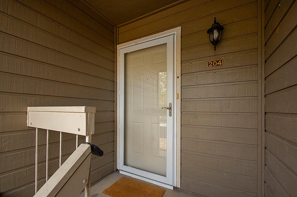 Chasewood Oaks Condo - Residential