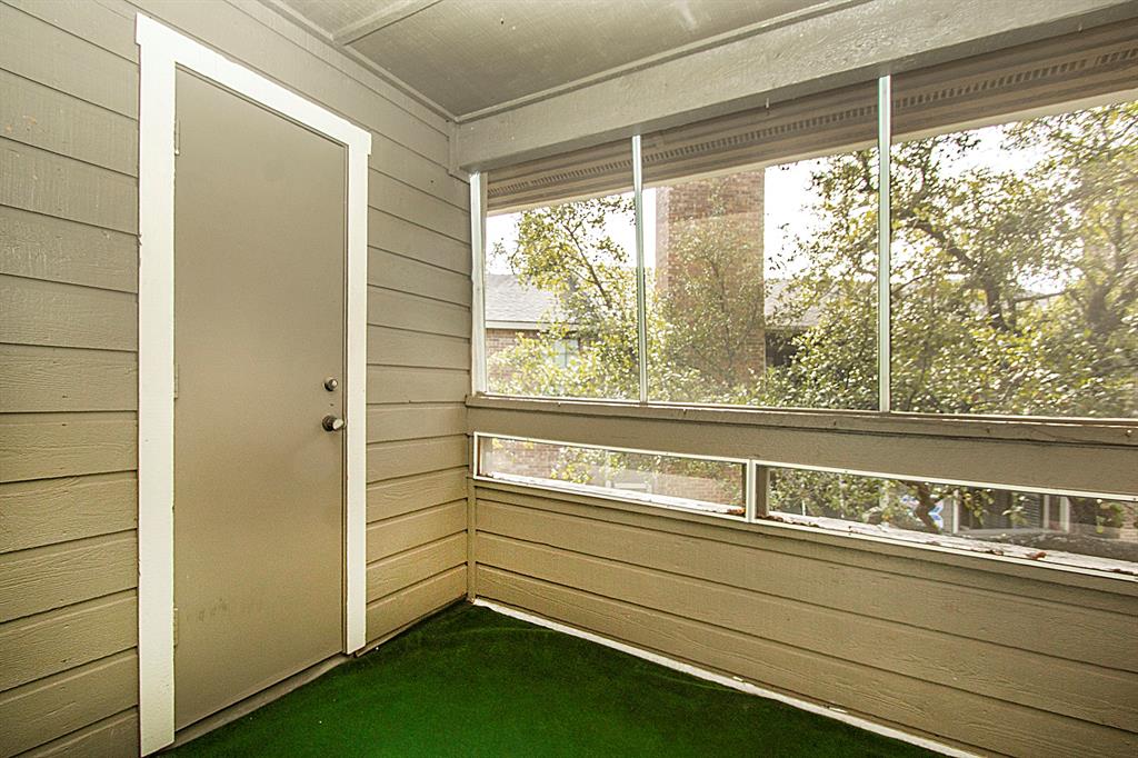 Chasewood Oaks Condo - Residential