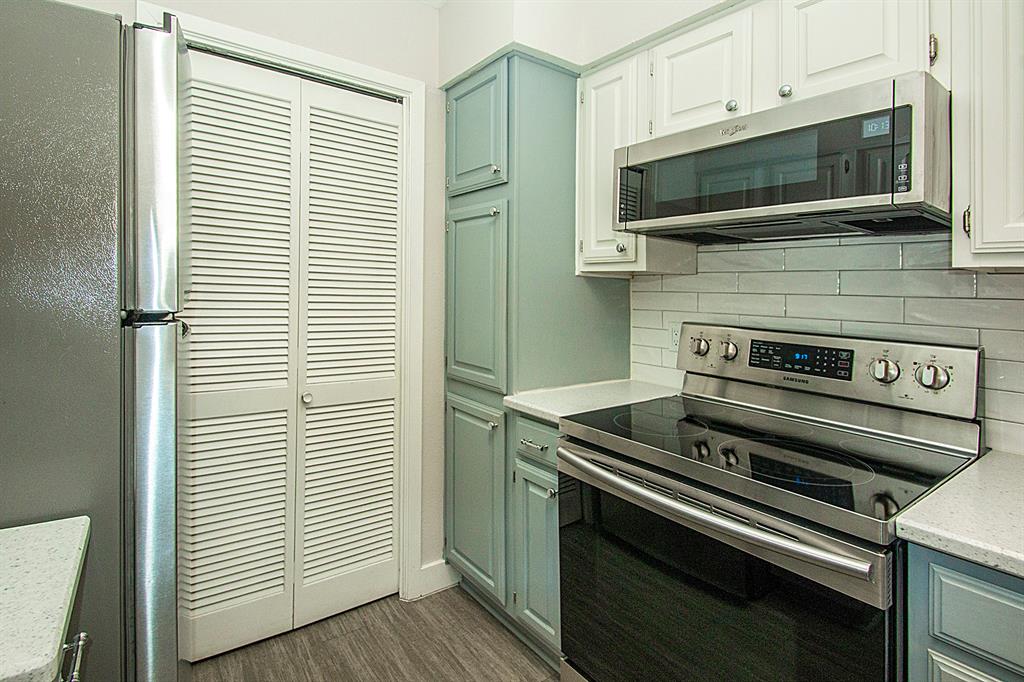 Chasewood Oaks Condo - Residential