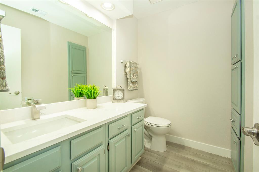 Chasewood Oaks Condo - Residential