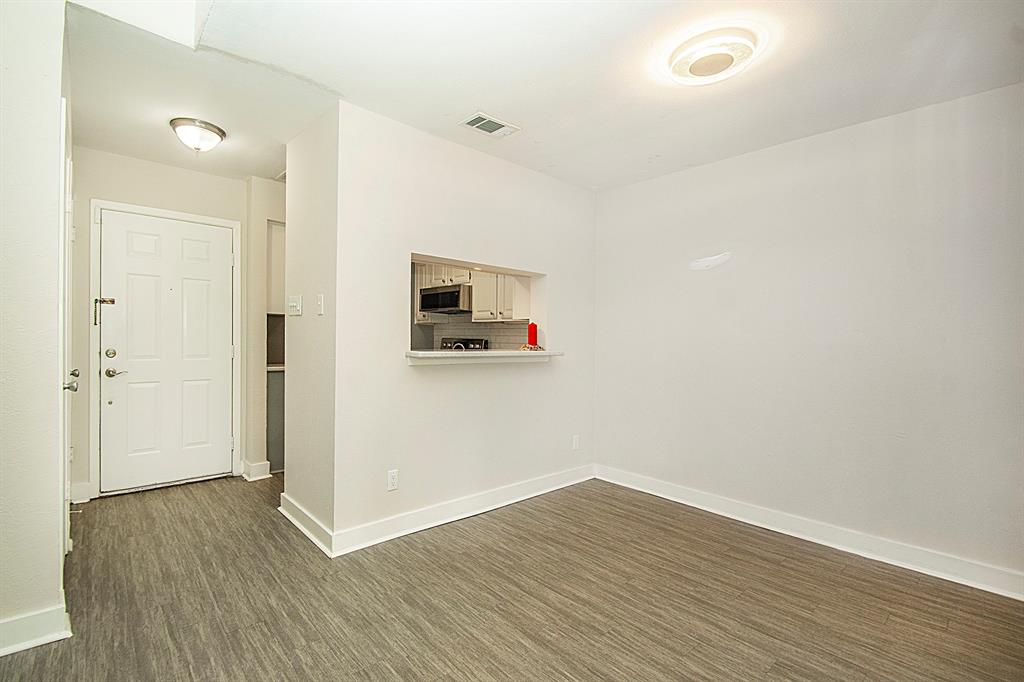 Chasewood Oaks Condo - Residential