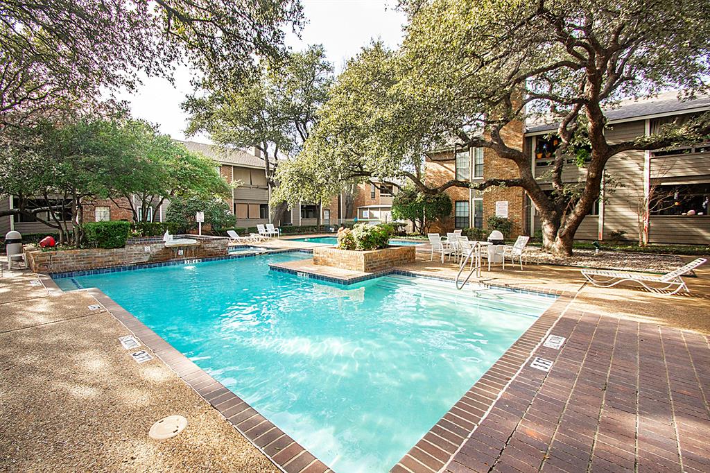 Chasewood Oaks Condo - Residential