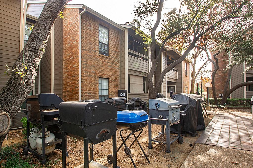 Chasewood Oaks Condo - Residential