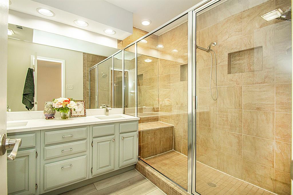 Chasewood Oaks Condo - Residential