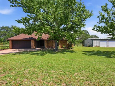 Photo of 3028 English Creek Drive, Azle, TX 76020 (MLS # 21251257)