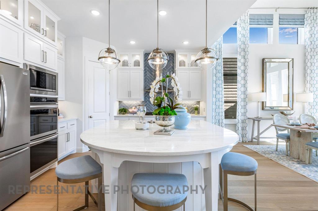 880 Heatherbrook Drive