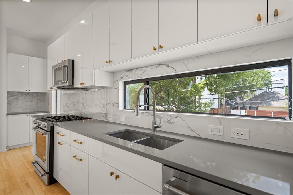 Dwelling At Munger Condos - Residential