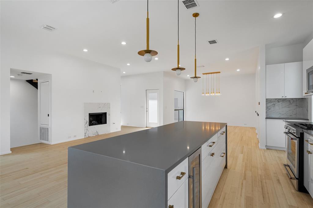 Dwelling At Munger Condos - Residential