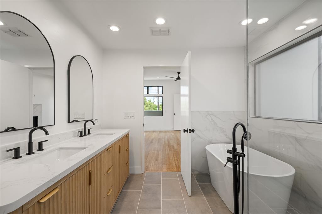 Dwelling At Munger Condos - Residential