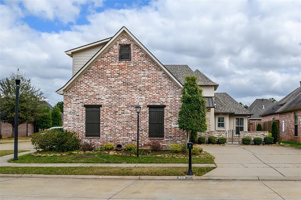 Twelve Oaks - Residential