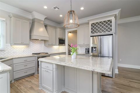 Tiny photo for 825 Galvez Avenue, Shreveport, LA 71115 (MLS # 21197765)