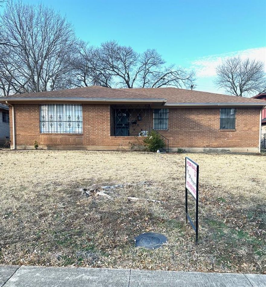 Home has endless potential! with 2 Master ensuites. Great rear entry garage with electric gate.  Hardwood floors throughout, Ceiling fans, updated kitchen, double ovens and granite countertops.  Would be awesome for an investor.